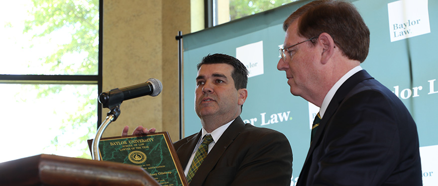 The Honorable Jeffrey L. Cureton (J.D. '93), U.S. Magistrate Judge, Northern District of Texas and President of the Baylor Law Alumni Association, presents Judge J. Rodney Gilstrap with the 2018 Baylor Lawyer of the Year Award in Longview, TX on April 26, 2018