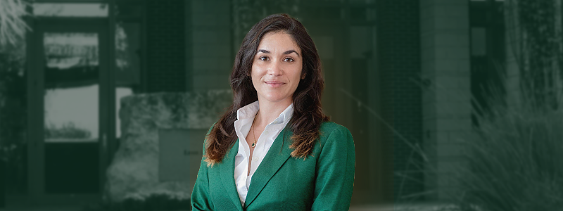Headshot of Baylor Law School student Julia Incerpi, with Baylor Law School courtyard in the background